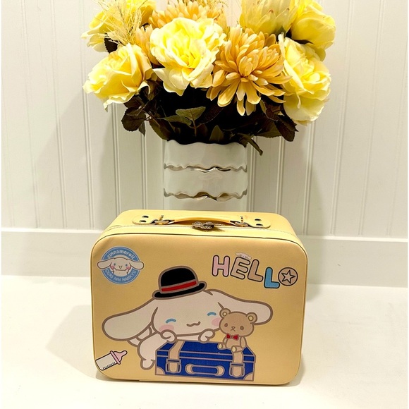 Sanrio’s Cinnamoroll Cosmetic Box🌟🌟🌟🌟 - Picture 1 of 4